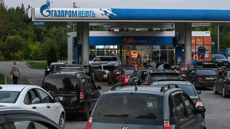 "Soit vous paniquez, soit vous vous adaptez aux circonstances": les automobilistes de Moscou craignent une nouvelle vague de pénurie de carburant après l'attaque d'une raffinerie de la région par des drones ukrainiens