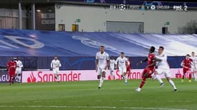 La faute de Vazquez sur Mané non signalée par l'arbitre