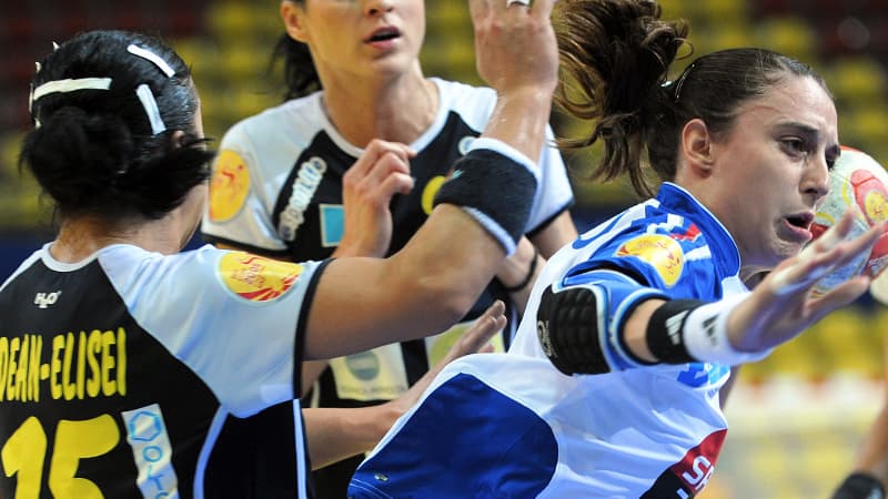 Camille Ayglon, ici contre les Roumaines à l'Euro 2008