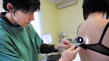 Le dépistage du mélanome n'était pour le moment possible qu'auprès d'un médecin. (Photo d'illustration)