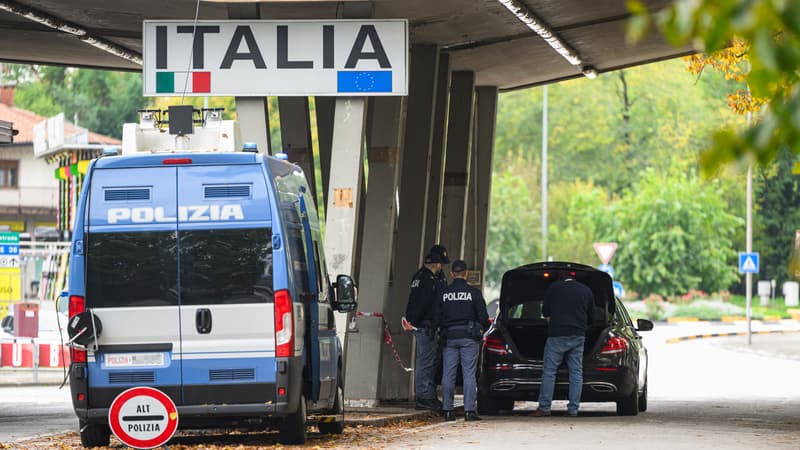 Un poste de douane italienne à la frontière slovène, le 25 octobre 2023