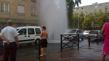 Des centaines de bouches à incendie ont été vandalisées comme ici à Nanterre.