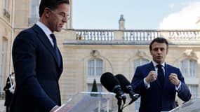 Le Premier ministre néerlandais Mark Rutte et le président de la République française Emmanuel Macron le 9 mars 2022 à l’Élysée