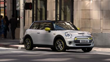 Mini lance en 2019, soixante ans après sa création, la Cooper SE, son premier modèle 100% électrique.