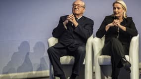 Jean-Marie et Marine Le Pen le 29 novembre 2014 lors du congrès du FN. 