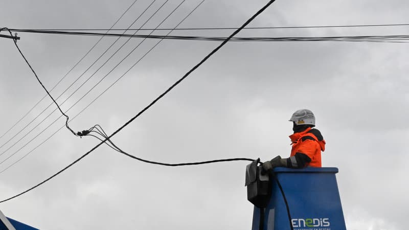 Tempête Ciaran: 62.000 foyers restent à reconnectés au réseau électrique en Bretagne et Normandie