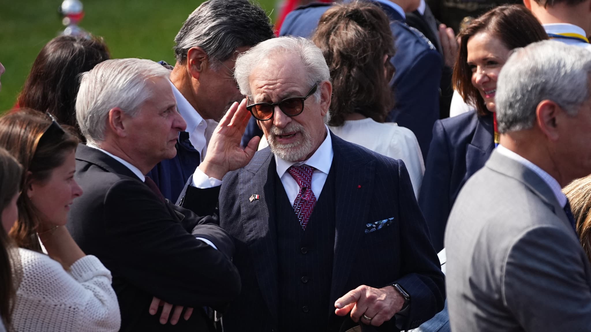 Steven Spielberg, réalisateur du film "Il faut sauver le soldat Ryan", à Colleville-sur-Mer. Steven Spielberg, réalisateur du film "Il faut sauver le soldat Ryan", à Colleville-sur-Mer.