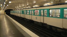 Le lieutenant-colonel se masturbait dans le métro parisien.