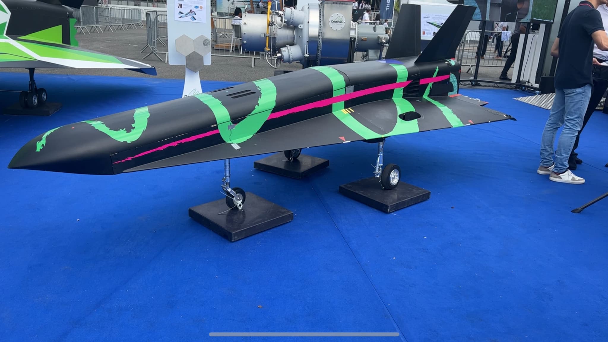 Une maquette de prototype Destinus sur le salon du Bourget 2023.