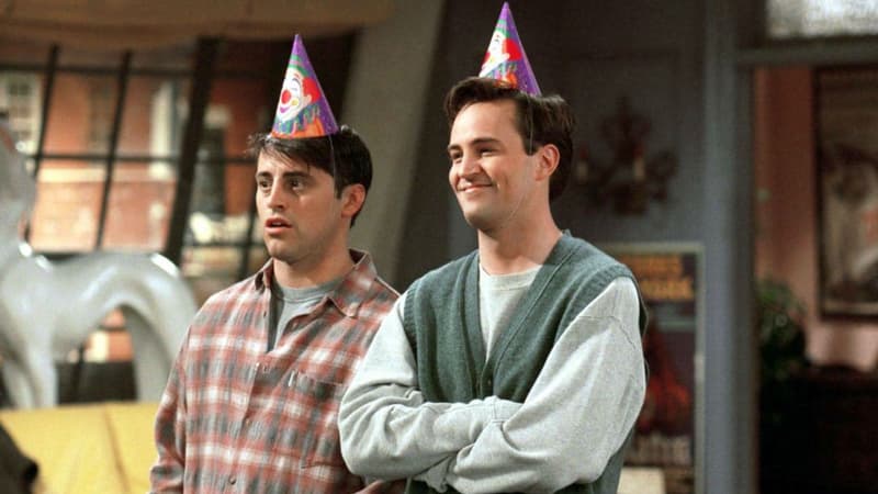 Matthew Perry (Chandler) et Matt LeBlanc (Joey) dans la série "Friends" (1994-2004)