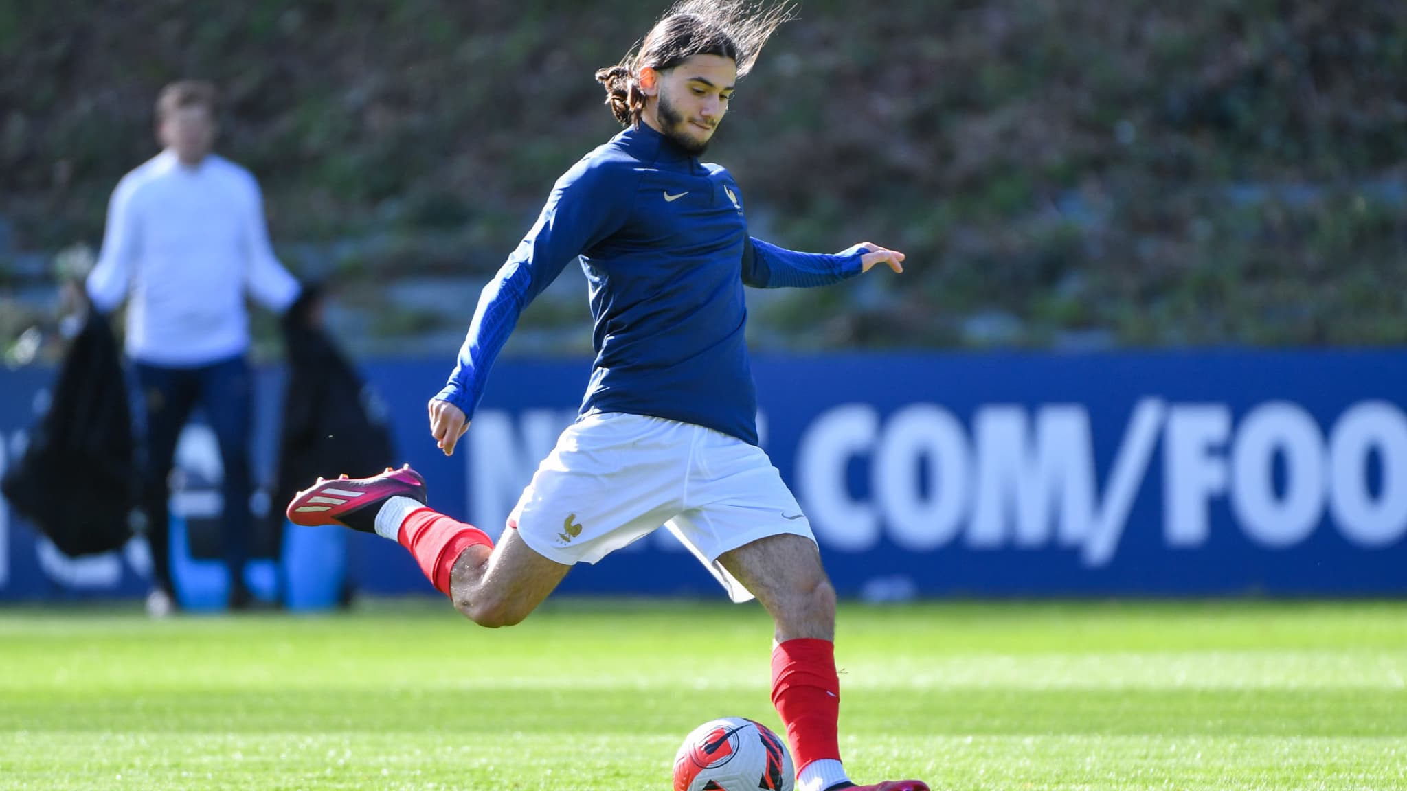 Ilyes Housni, cheveux au vent en équipe de France de jeunes, en mars 2023.