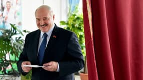 Alerte à la bombe, espions du KGB et président autoritaire: comment le Bélarus a-t-il pu "intercepter" un vol RyanAir en plein ciel?