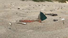 Des déchets, présents lors du nettoyage de la page de Blériot dans le Pas-de-Calais, en juin 2024.