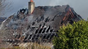 La maison qui a pris feu et a été ravagée par une explosion à Yverdon-les-Bains en Suisse, le 9 mars 2023.