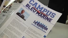 Un prospectus donné au Campus Bleu Marine.