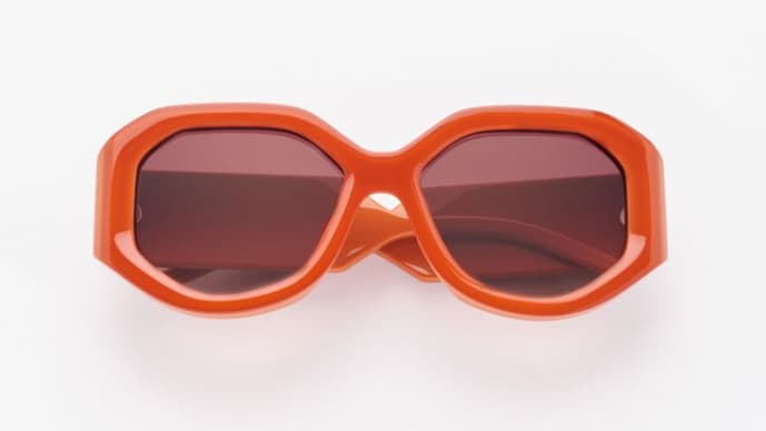 Les lunettes de soleil ovales Emmanuelle Khanh. Les lunettes de soleil ovales Emmanuelle Khanh.