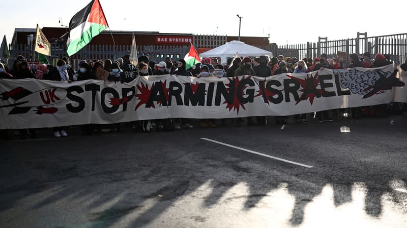 Réunis sous la bannière "Travailleurs pour une Palestine libre", les militants ont bloqué à partir de 7H du matin les entrées de la fabrique d'armes près de Rochester