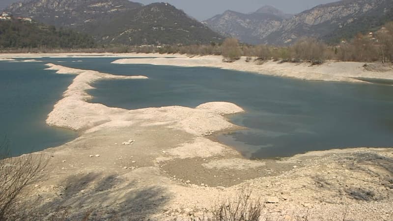 Le lac du Broc dans les Alpes-Maritimes est touché par la sécheresse. 