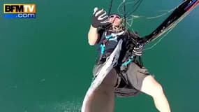 Un parachutiste se fait une frayeur au-dessus du lac d’Annecy