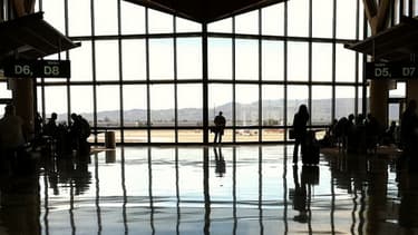 Les services de sécurité de l'aéroport de Tel-Aviv sont désormais légalement autorisés à accéder aux courriers électroniques des touristes