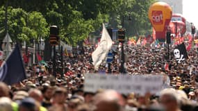 Des manifestants à Paris lors du défilé du 1er-Mai 2025.