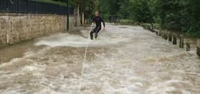 Inondations à Chatou : wakeboard dans la rue - Témoins BFMTV