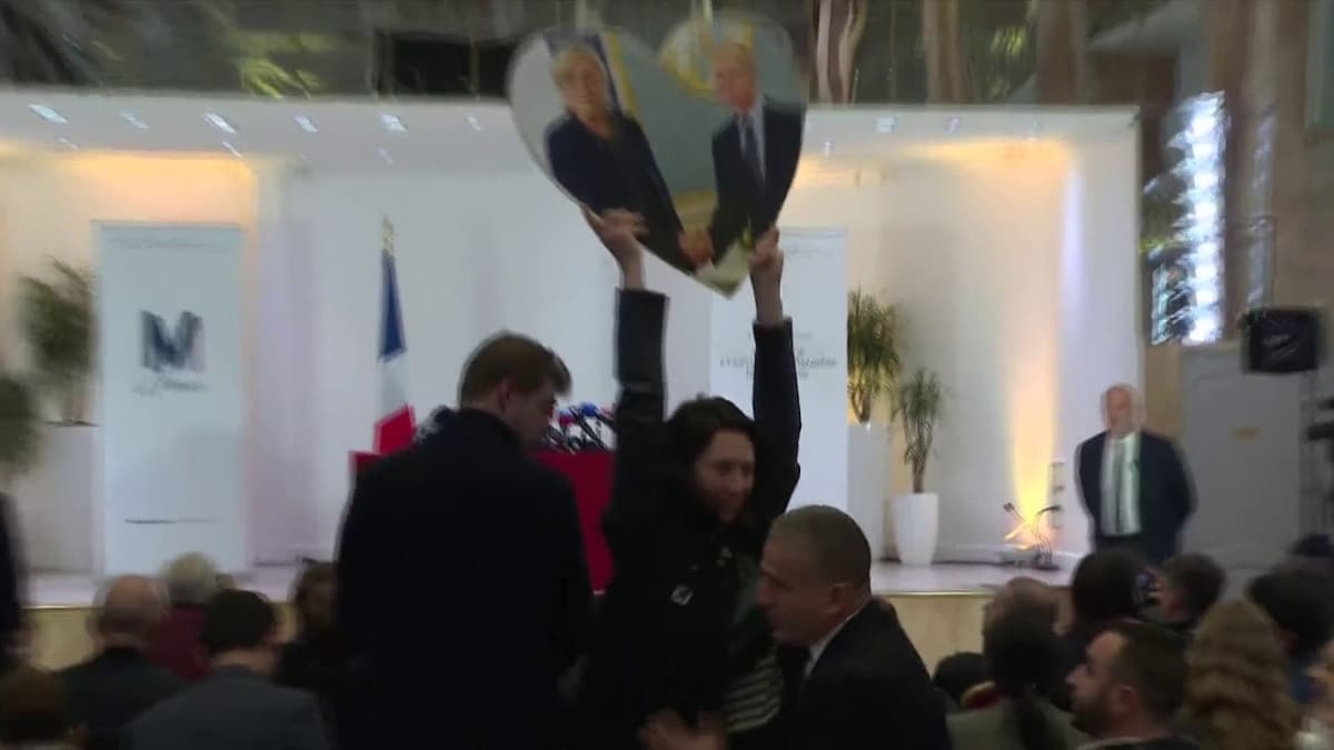 Pr Sidentielle La Conf Rence De Presse De Marine Le Pen Perturb E Par Une Militante Cologiste