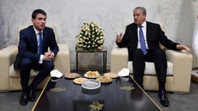 Manuel Valls et son homologue algérien Abdelmalek Sellal à Alger, ce samedi.