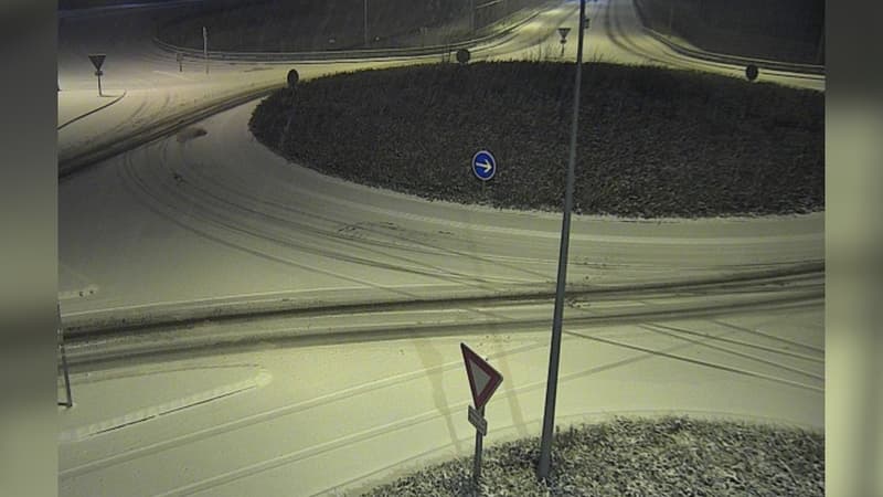 La neige à Kronthal, passage près de Marlenheim (Bas-Rhin), le dimanche 5 janvier 2025 à minuit.
