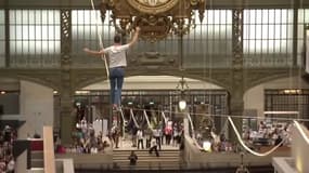 Suivez en direct le funambule Nathan Paulin qui traverse la grande nef du musée d'Orsay