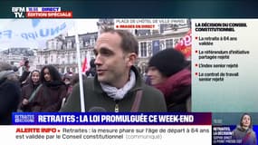 Paris: des manifestants affluent sur la place de l'hôtel de Ville après la décision du Conseil constitutionnel 