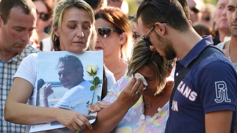 Des proches d'Hervé Cornara, victime de Yassin Salhi, lors d'une marche le 30 juin dernier. 
