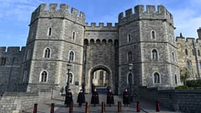 Des gardes devant le château de Windsor, le 11 avril 2021.