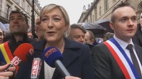 Marine Le Pen lors du défilé du premier mai du FN.