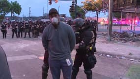 Émeutes à Minneapolis: un journaliste de CNN arrêté par la police en plein direct
