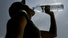 En cas de très fortes chaleurs, il est préconisé de boire régulièrement de l'eau sans attendre d'avoir soif