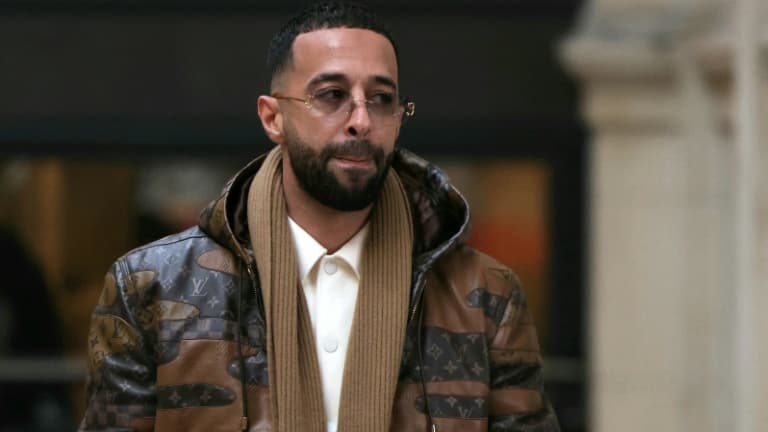 "Réveillée par la pénétration": au procès de l'artiste Naps jugé pour viol, l'accusé et la plaignante... Kép