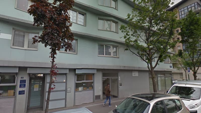 L'adolescent souffre d'un traumatisme crânien et de multiples fractures