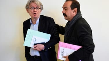 Le dirigeant de Force ouvrière (FO), Jean-Claude Mailly (g) et celui de la CGT, Philippe Martinez, le 29 mars 2017 à Paris