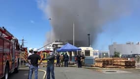 Incendie à bord du navire militaire américain USS Bonhomme Richard dans la base navale de San Diego, en Californie, le 12 juillet 2020