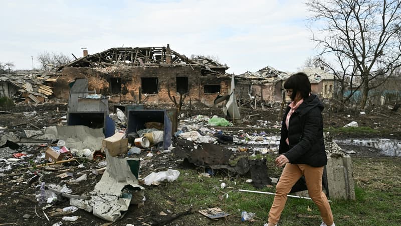 Une habitations detruite par un bombardement a Kostiantynivka en Ukraine le 2 avril 2023 1609565