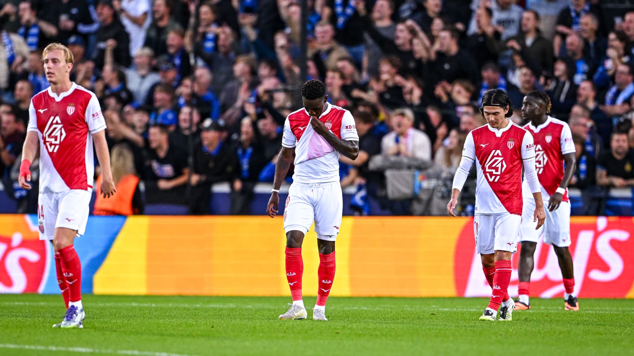 BRUGES-MONACO: PENALTY MANQUÉ, TROIS BUTS ENCAISSÉS... LE NAUFRAGE DES MONÉGASQUES EN PREMIÈRE PÉRIODE
