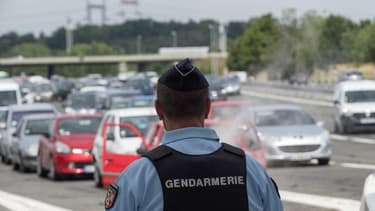 Une trentaine de gendarmes et une vingtaine de pompiers étaient sur place, ainsi que le directeur de cabinet de la préfecture du Vaucluse.