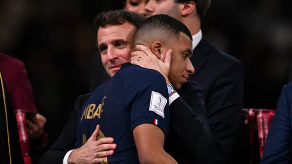 Emmanuel Macron et Kylian Mbappé le 18 décembre 2022 après la finale de la Coupe du monde