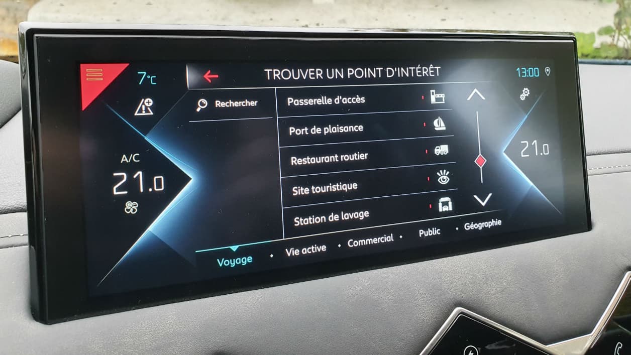 L'écran, suffisamment grand, lisible et réactif, se révèle agréable d'utilisation.
