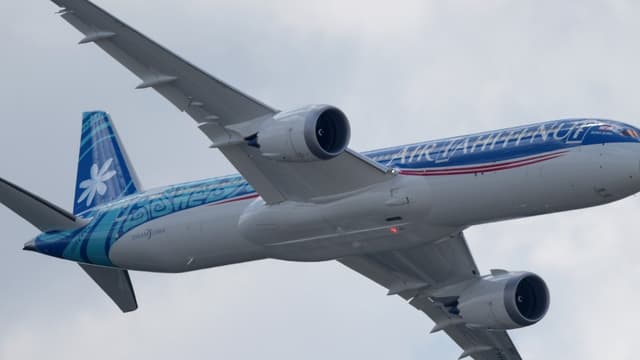 Air Tahiti a effectué un vol sans escale de Papeete à Paris long de 15.760 km en 16h30, qui a atterri à Roissy ce lundi matin.