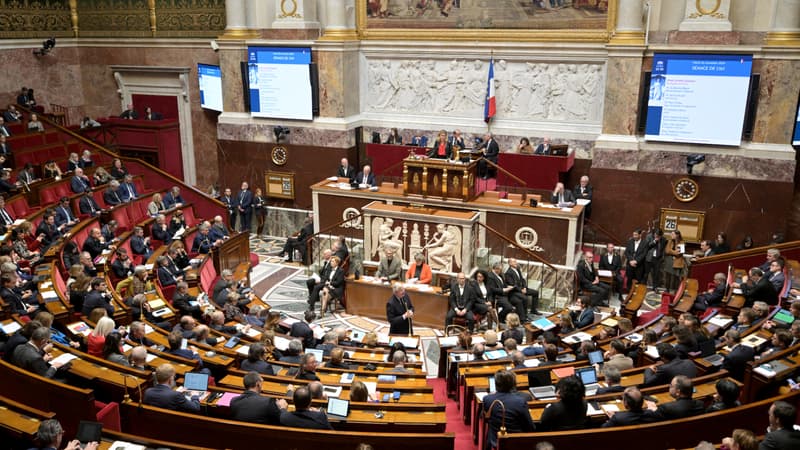 Hausse d'impôts en cas de censure: le RN et LFI accusent le gouvernement de mensonge