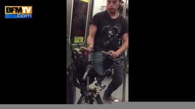 Chili : un marionnettiste joue du Guns N’Roses dans le métro