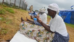 Des femmes implorant la protection divine contre Ebola au Liberia
