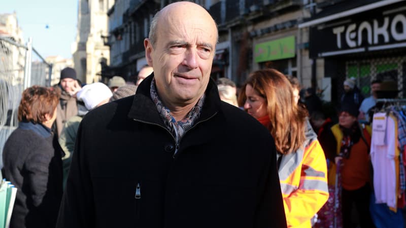 Le maire de Bordeaux Alain Juppé dans sa ville 